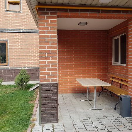 Mini Hotel Leila Alma-Ata Exteriör bild