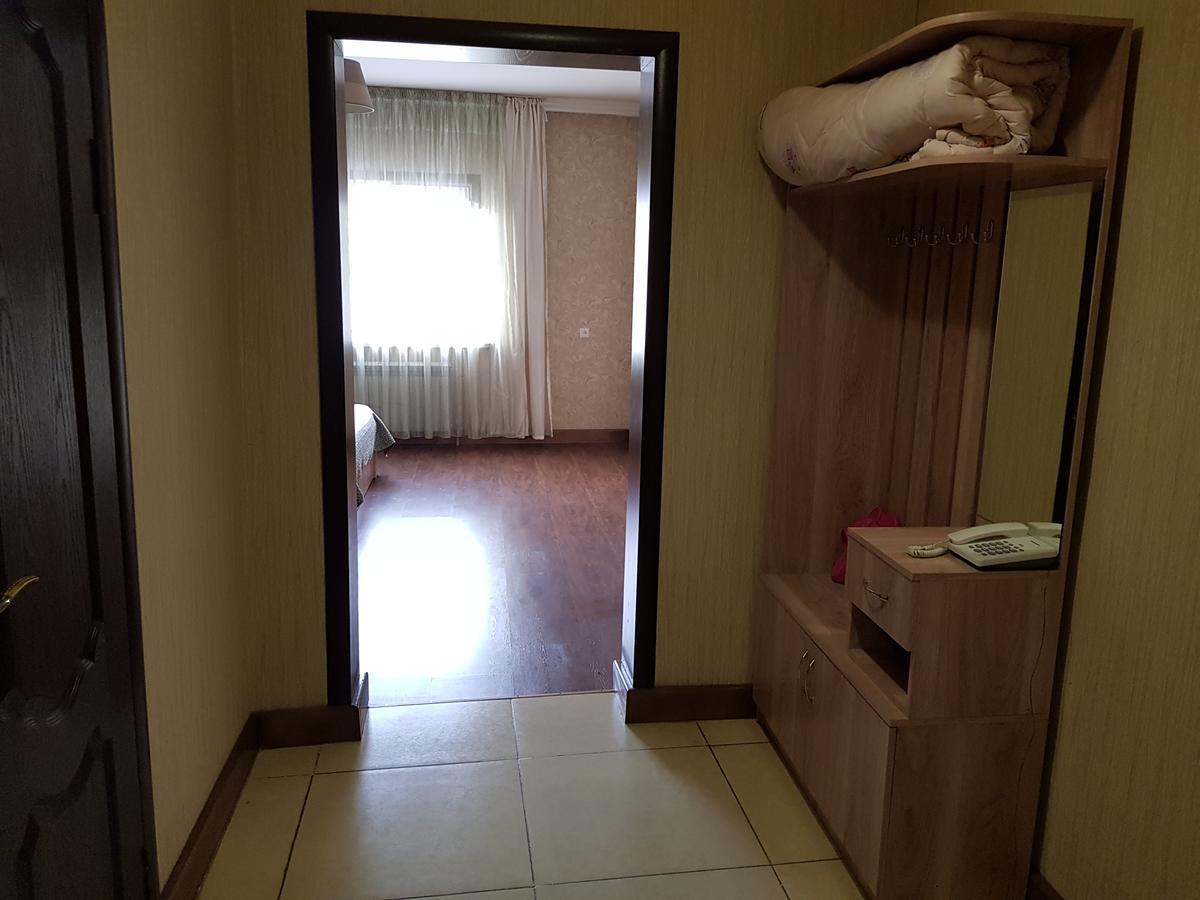 Mini Hotel Leila Alma-Ata Exteriör bild