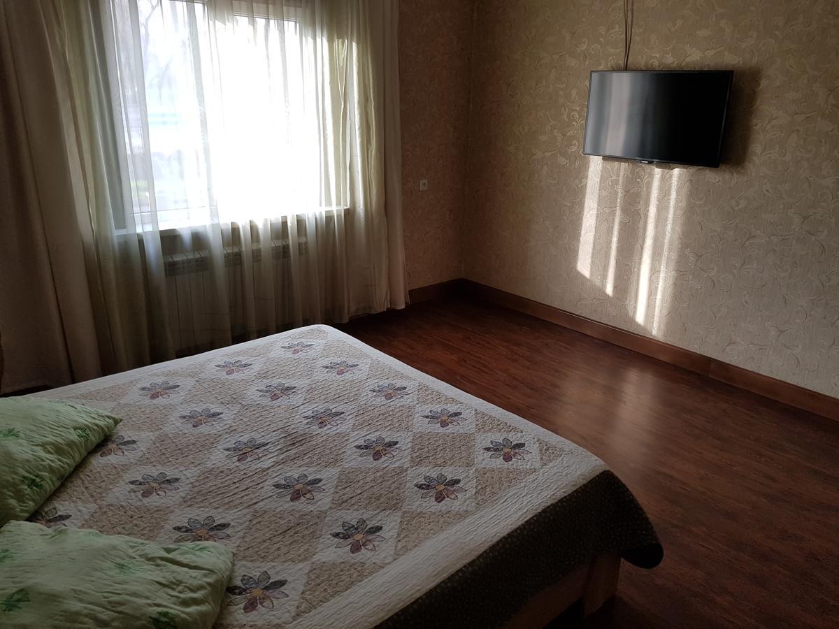 Mini Hotel Leila Alma-Ata Exteriör bild