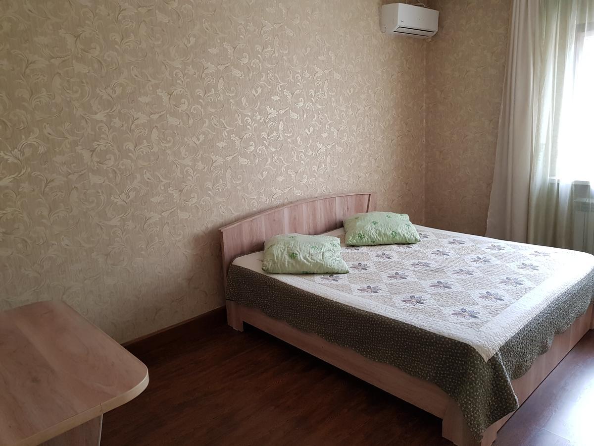 Mini Hotel Leila Alma-Ata Exteriör bild